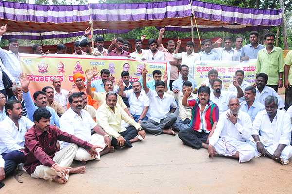 ಸವಿತಾ ಸಮಾಜಕ್ಕೆ ಪ್ರತ್ಯೇಕ ಅಭಿವೃದ್ಧಿ ನಿಗಮ ಸ್ಥಾಪಿಸುವಂತೆ ಒತ್ತಾಯಿಸಿ ಧರಣಿ